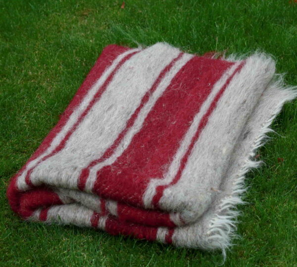 hand-woven-wool-thick-blanket-for-historical-reenactment-KOCR-18hand-woven-wool-thick-blanket-for-historical-reenactment-KOCR-11-1