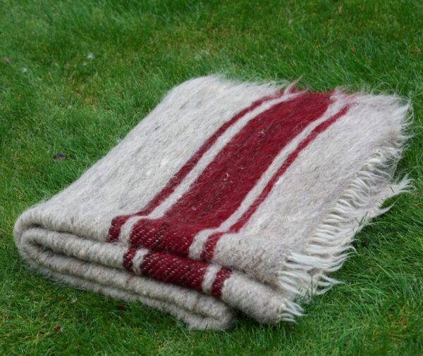 hand-woven-wool-thick-blanket-for-historical-reenactment-KOCR-18hand-woven-wool-thick-blanket-for-historical-reenactment-KOCR-12-1