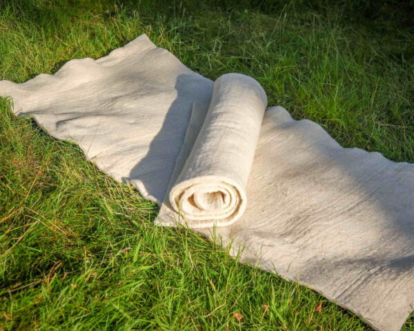 felted-wool- mat-for-sleeping-historical-mattress-mata-filcowa-do-spania-2_a
