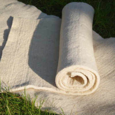 felted-wool-mat-for-sleeping-historical-mattress-mata-filcowa-do-spania-woolsome-400x400sd