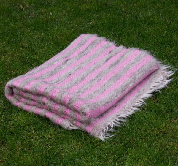 hand-woven-wool-thick-blanket-for-historical-reenactment-KOCR-25A-2_resize