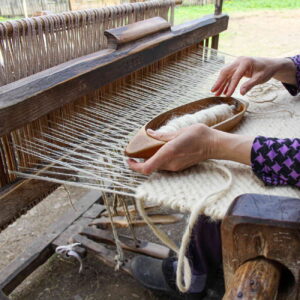 Horizontal looms where blankets are made