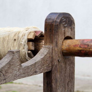 Horizontal looms where blankets are made
