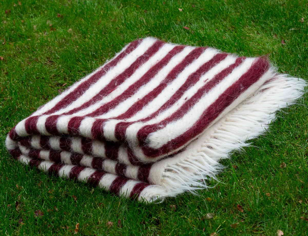 hand-woven-woolen-thick-blanket-for-historical-reenactment-KOCR-03B-1a