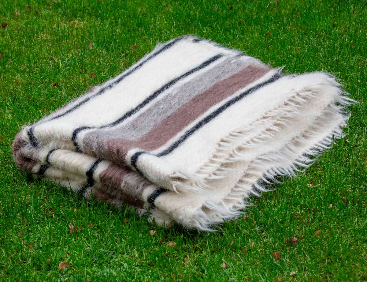 hand-woven-woolen-thick-blanket-for-historical-reenactment-KOCR-18B-2