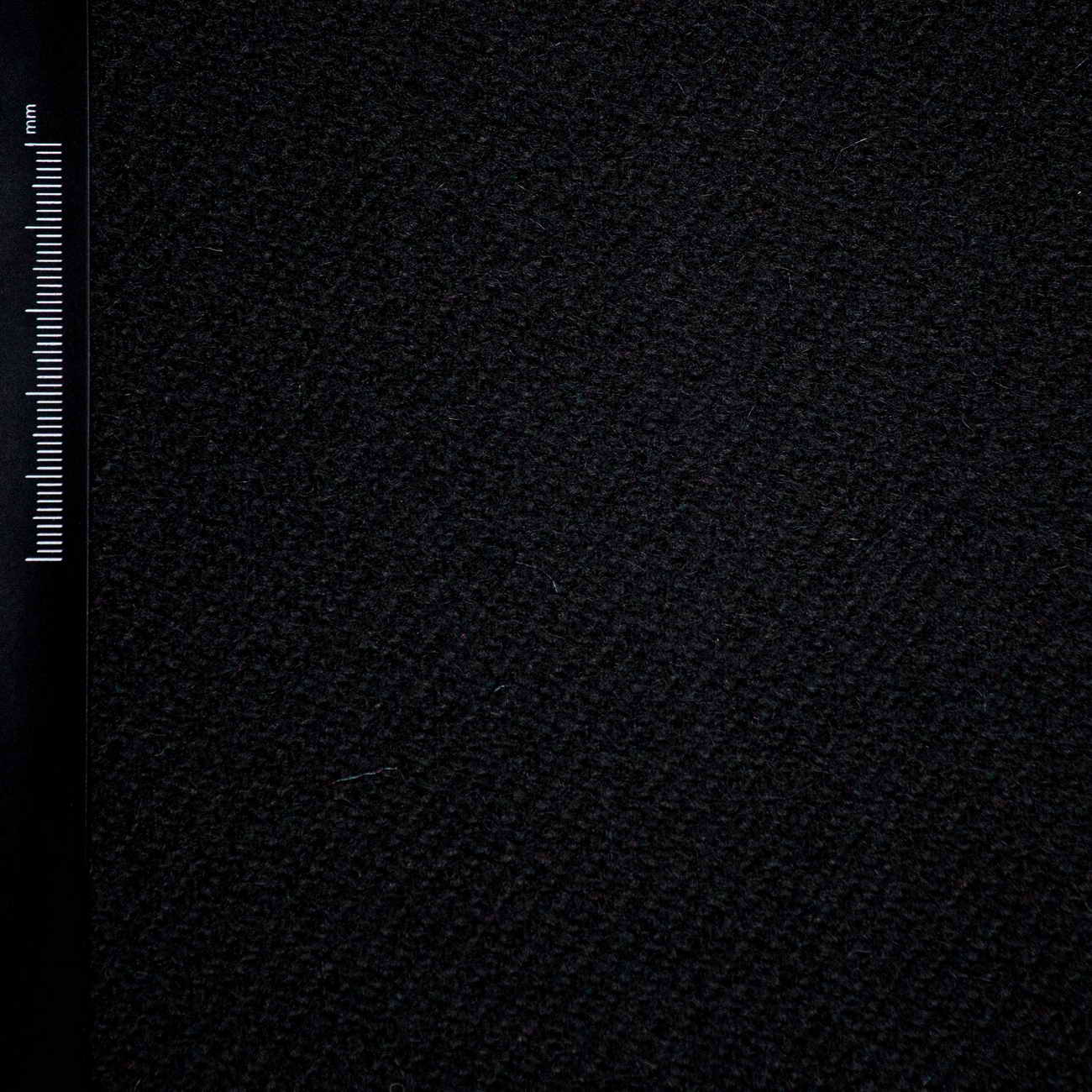 wool-fabric-medium-visible-twill-diagonal-black-WMTM-09-01-1a